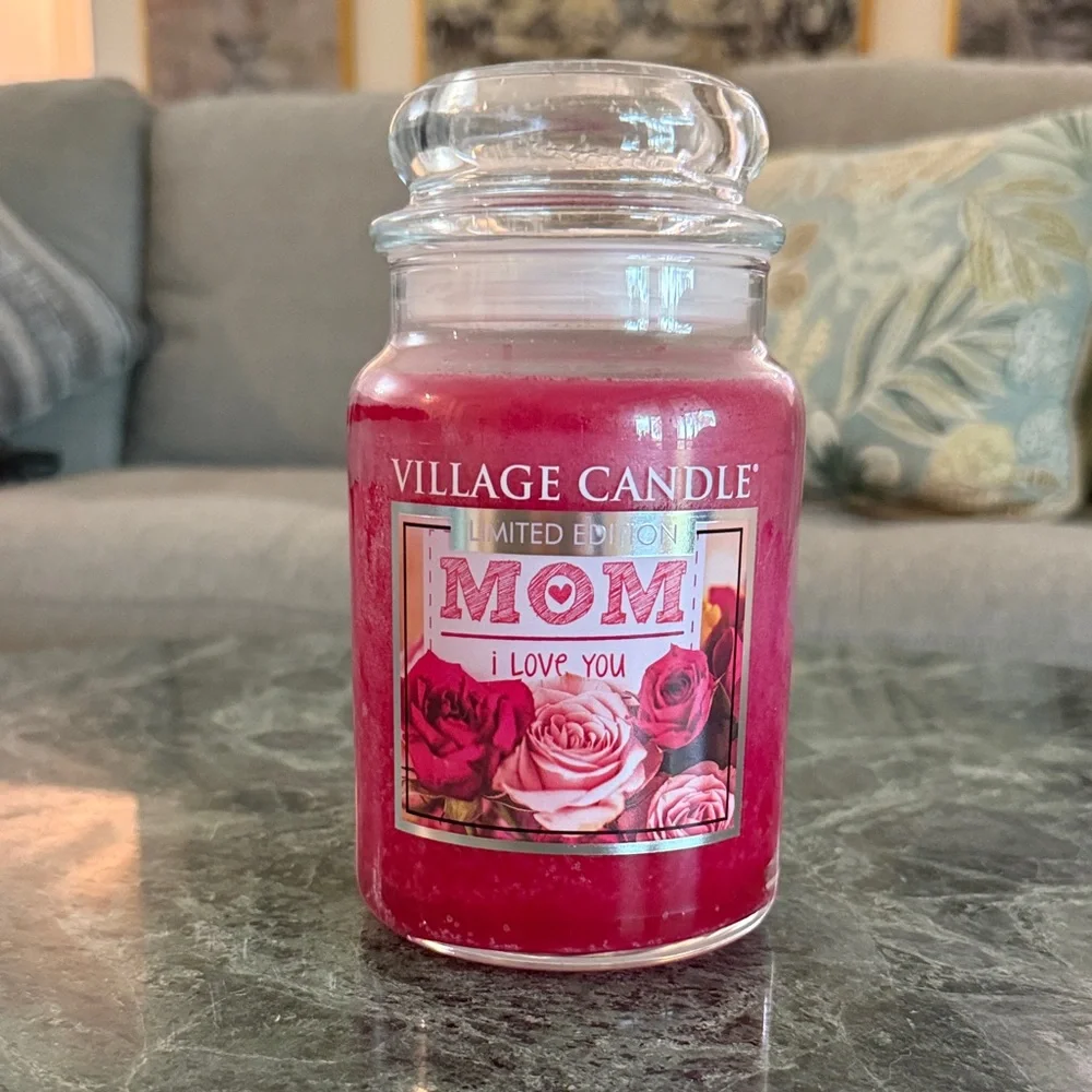 Village Candle Limited Edition 'MOM I Love You' Red Rose Jar Candle - Picture 1 of 9